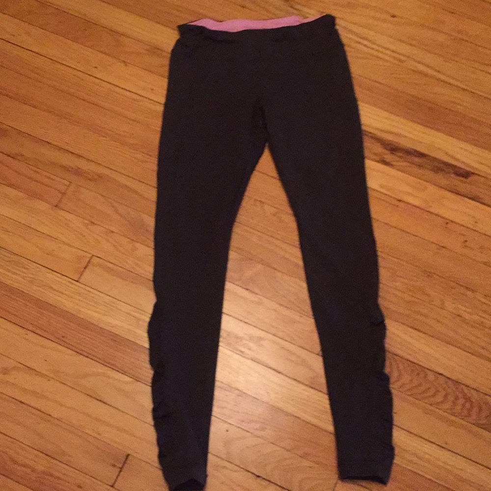 Lululemon dark grey leggings size 6, pockets